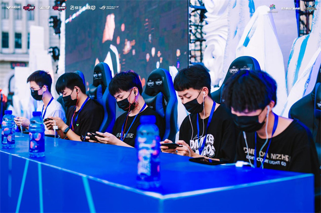 中场新星 中场新星